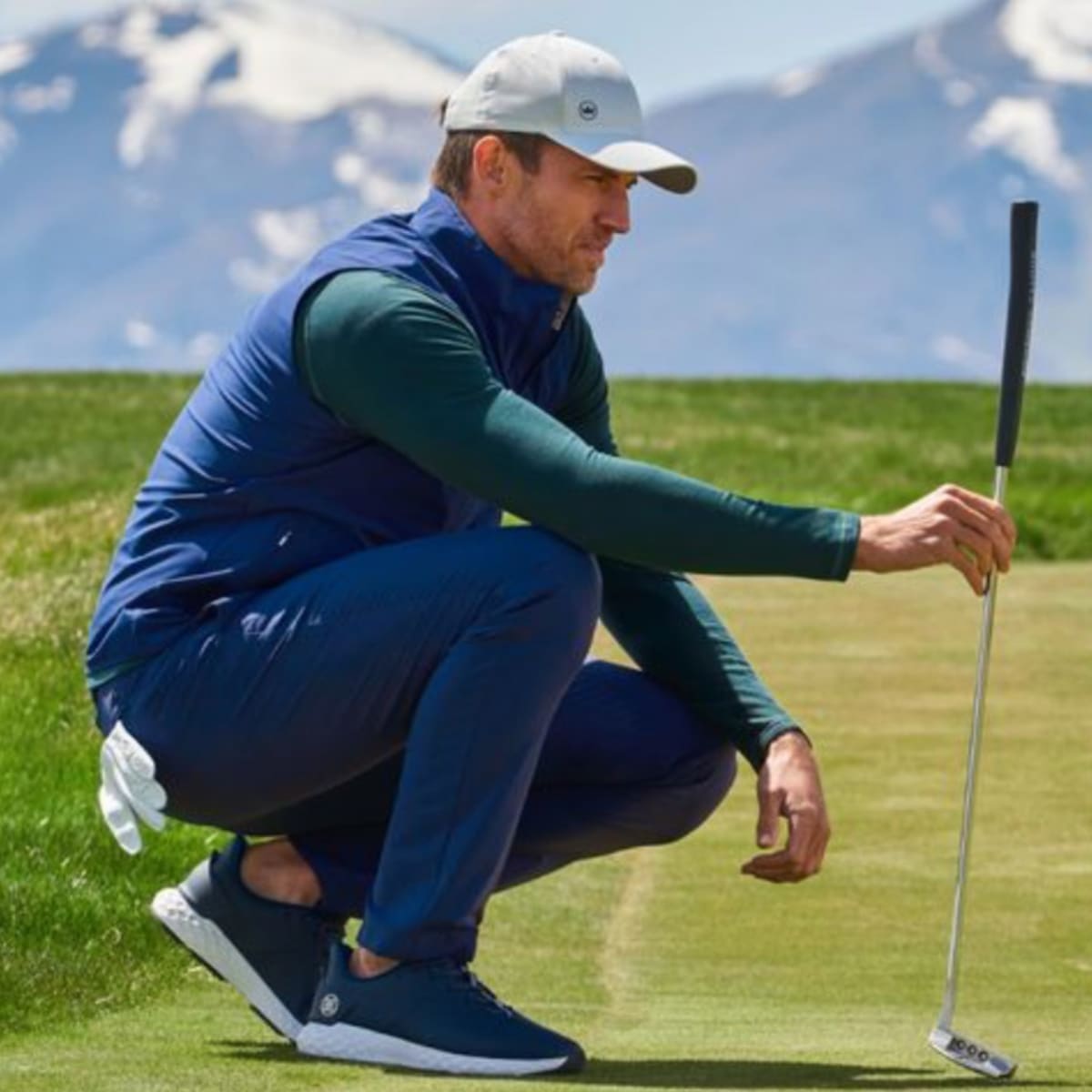 Best Golf Windshirts for Men： Stay Warm and Stylish on the Course