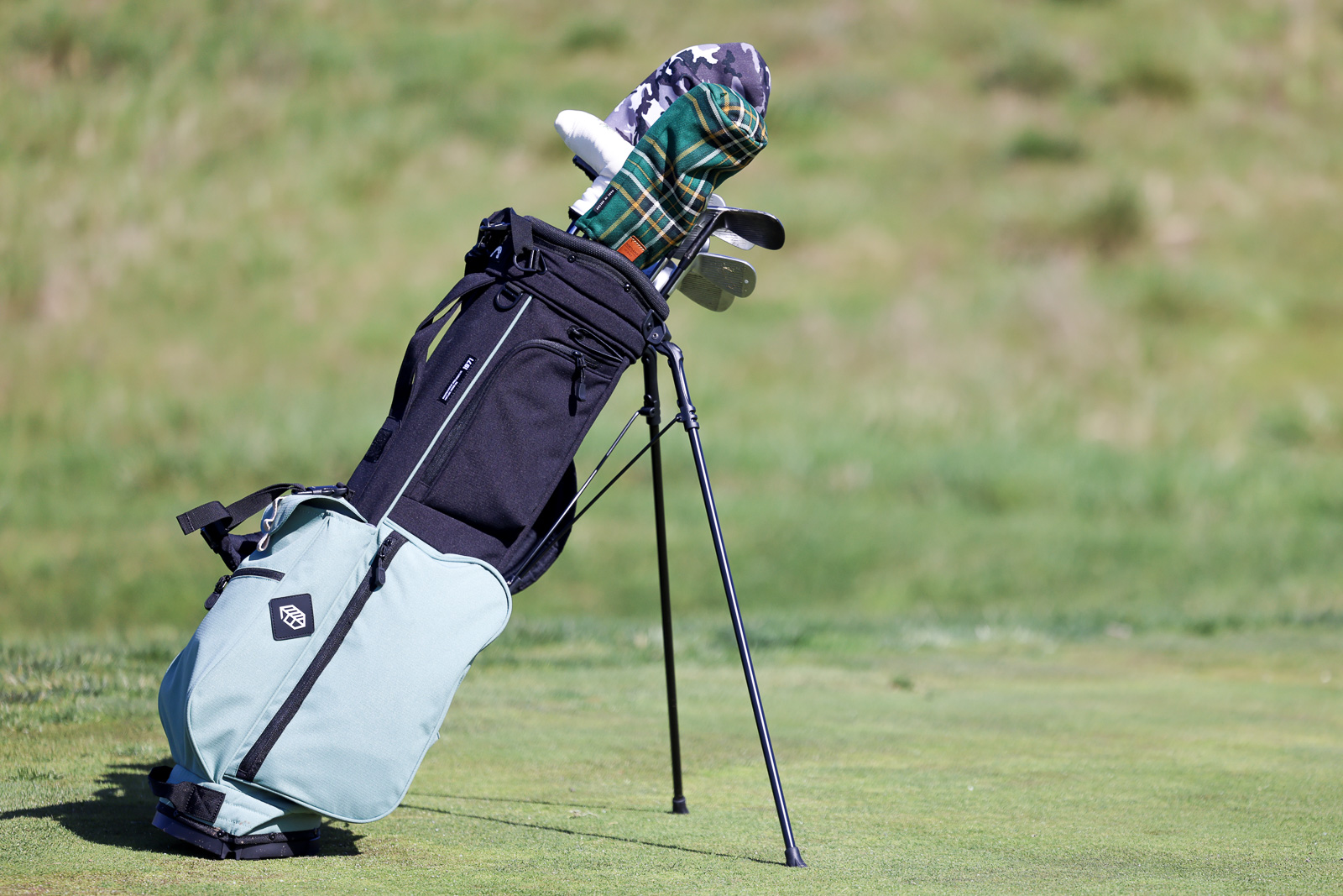 Discover Jones Golf Bags： Premium Style & Durability for Every Golfer