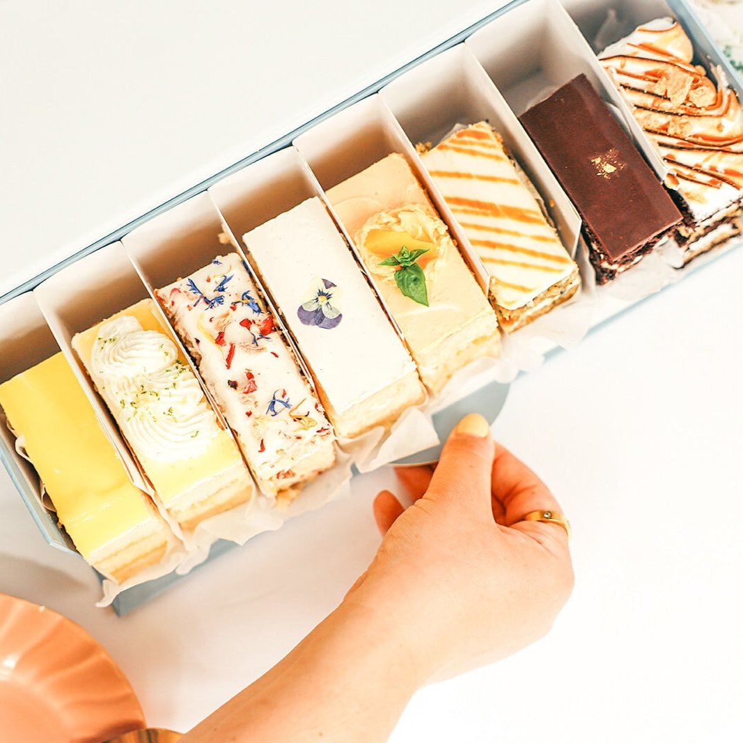 Discover the Best Cakes with Our Ultimate Tasting Box