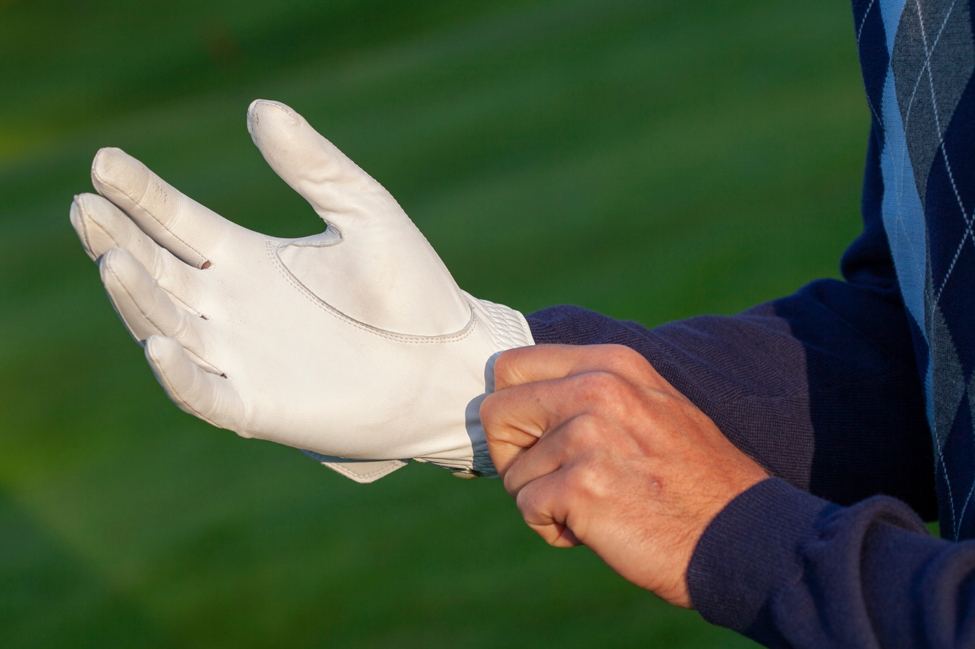 Essential Guide to Cleaning Golf Gloves: Leather Care and Conditioning Tips