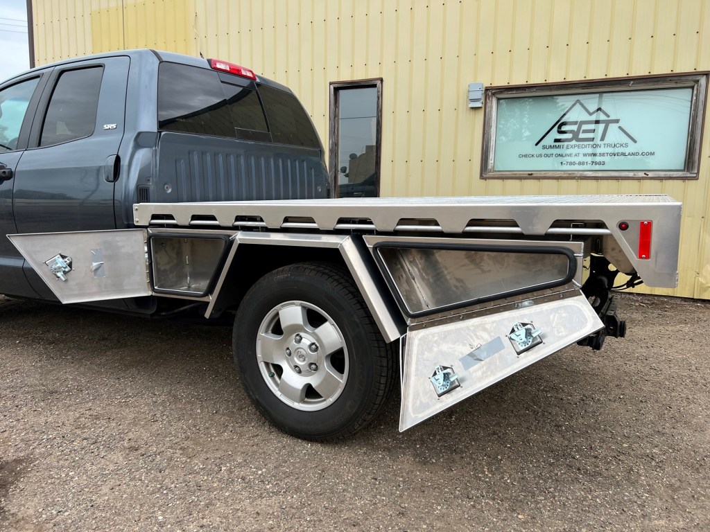 Need Flatbed Truck Tool Boxes? Check Out These Options