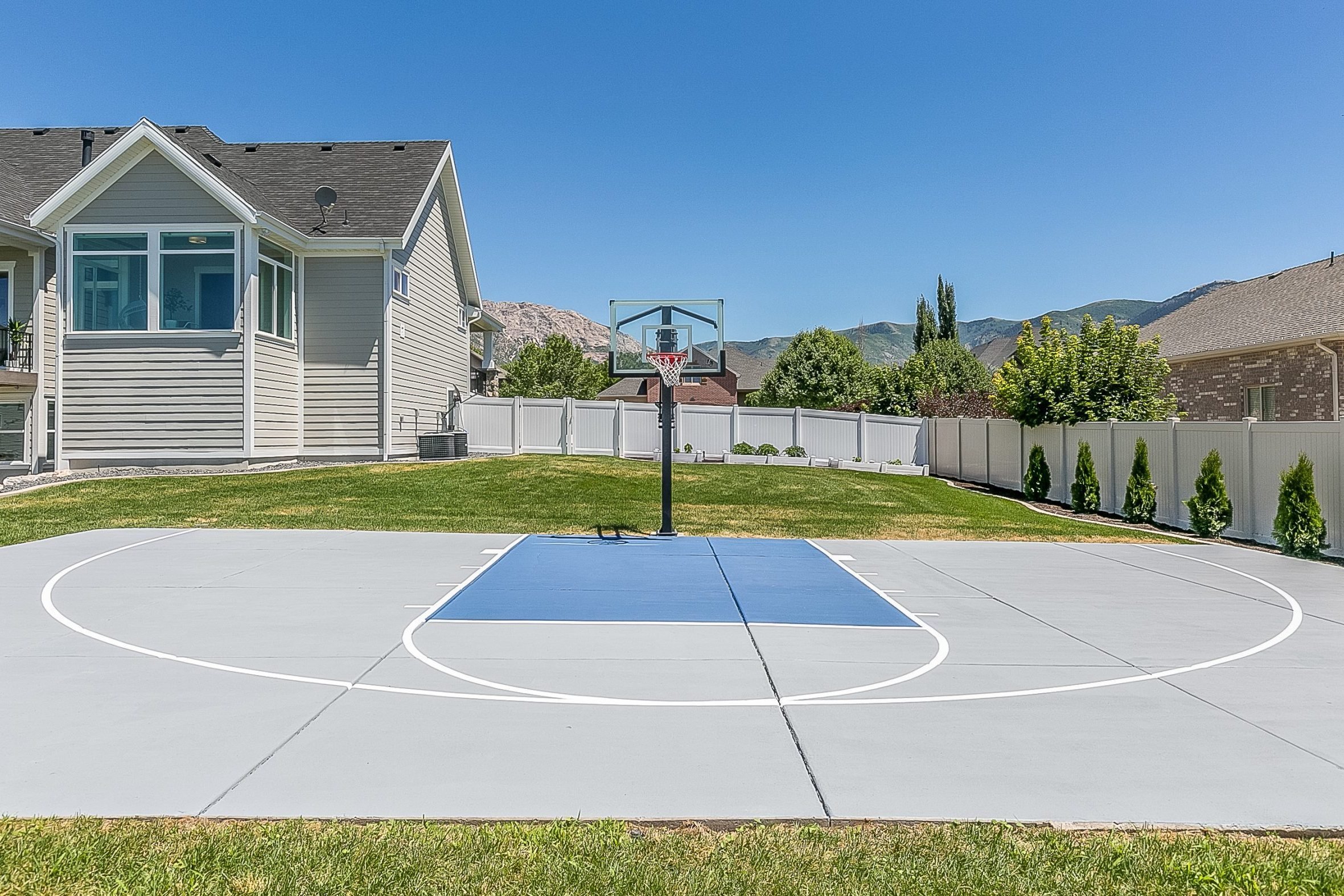 How to Install a Basketball Floor: DIY or Hire a Pro?