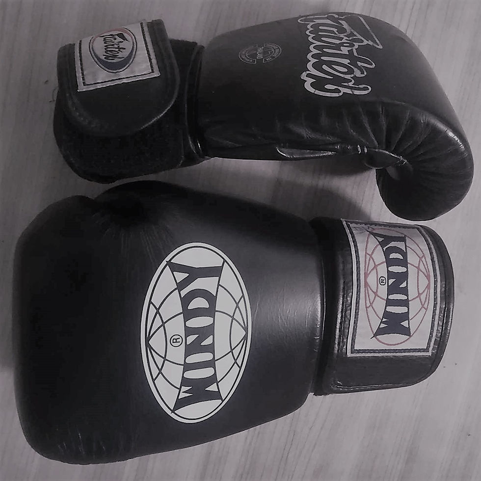 Gloves Thai Boxing: How to Pick the Right Ones for Training and Sparring